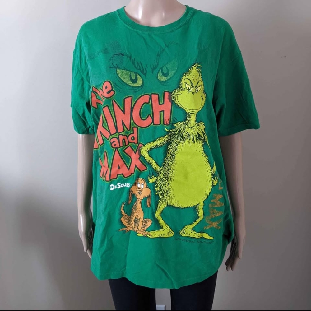 Universal Studios Dr. Seuss Grinch & Max Green Tshirt, Men's Medium